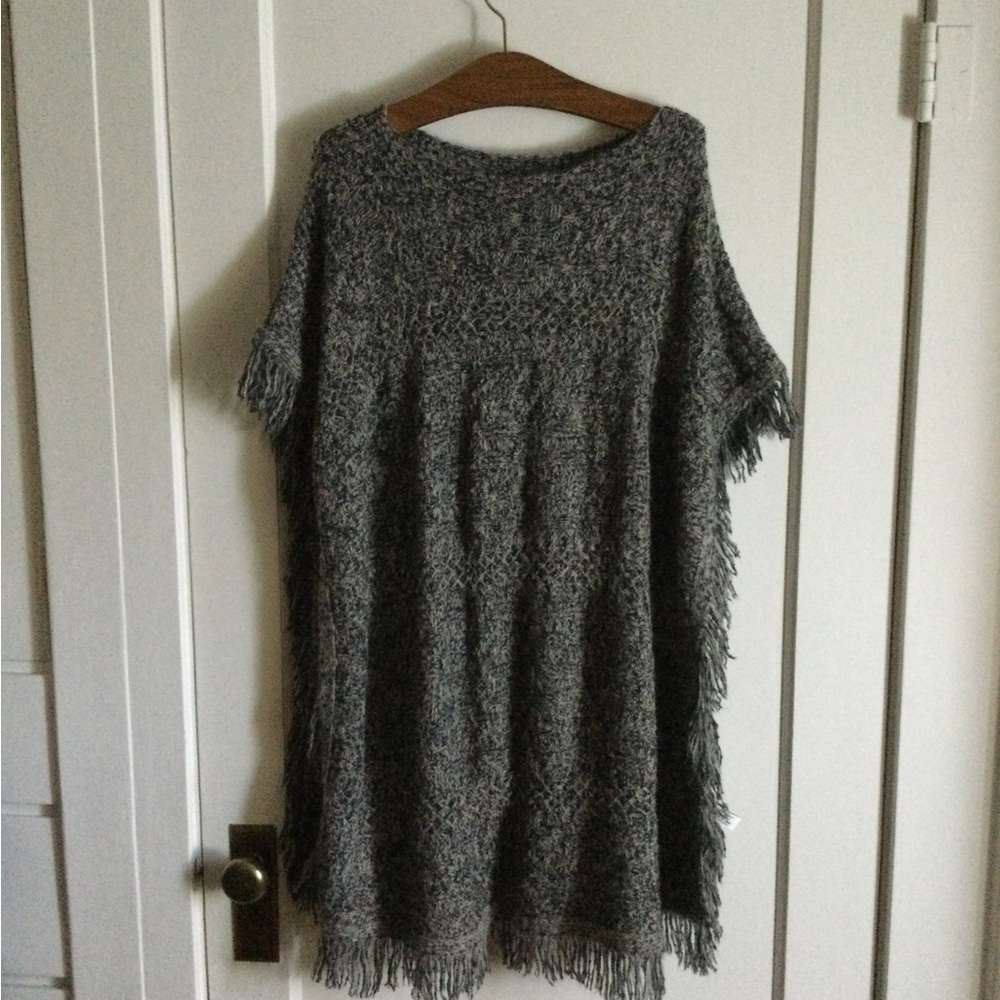 CR-Fringe Sweater Poncho